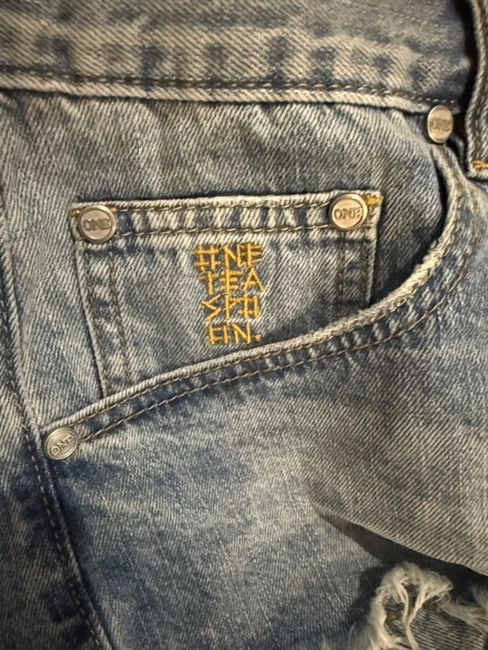 One Teaspoon Dukes Low Waist faded blue Frayed Hem Denim Shorts Size 30 Waist - Picture 9 of 11